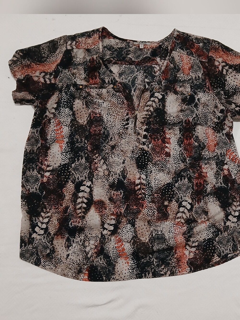 Women's Printed V-Neck Short Sleeve Camisole - Black & Brown